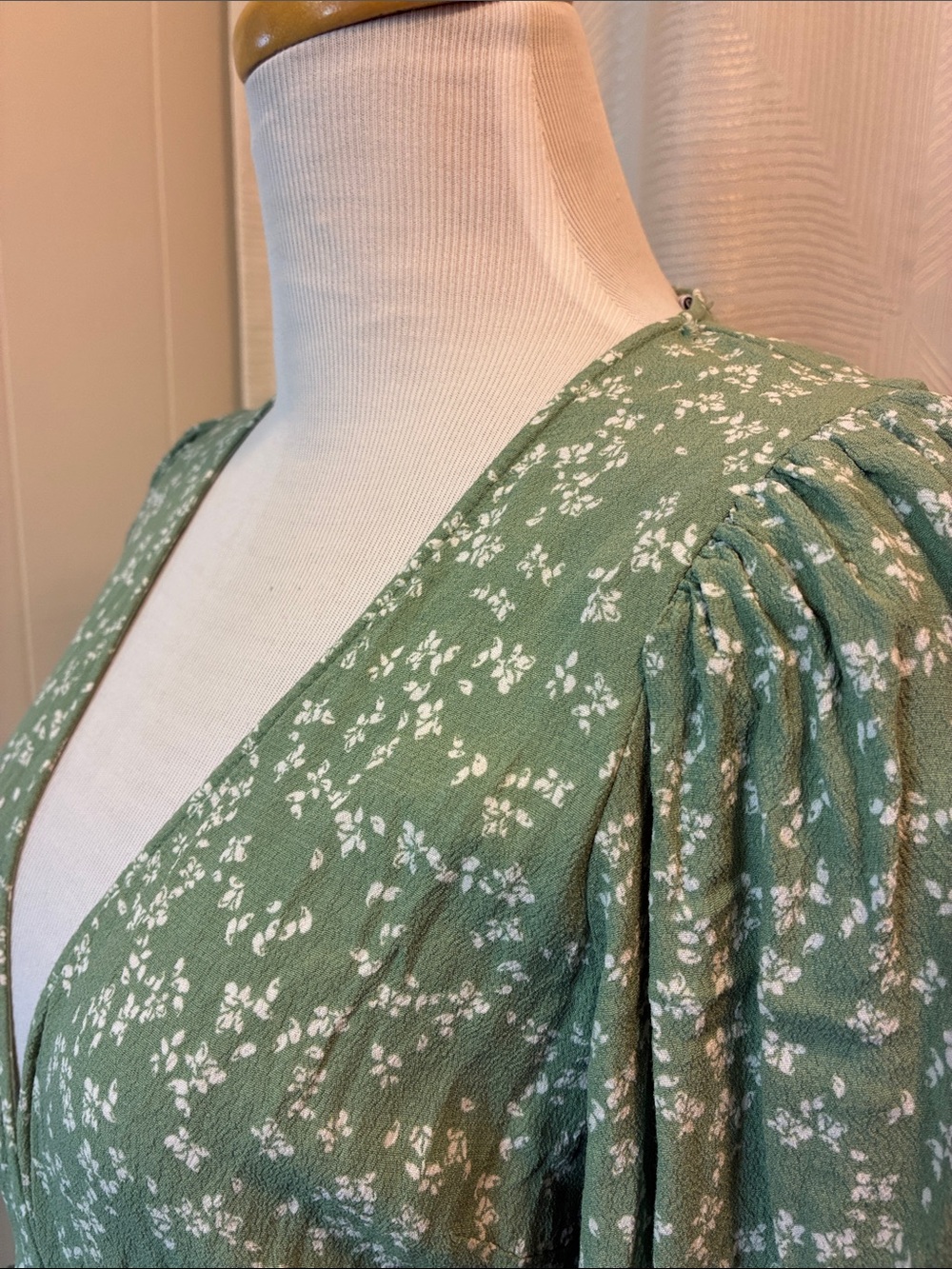 & Other Stories Green Floral Wrap Maxi Dress - Picture 2 of 7